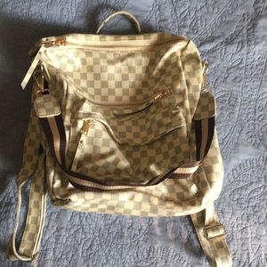 Trendy Checkered Convertible Backpack 🎒